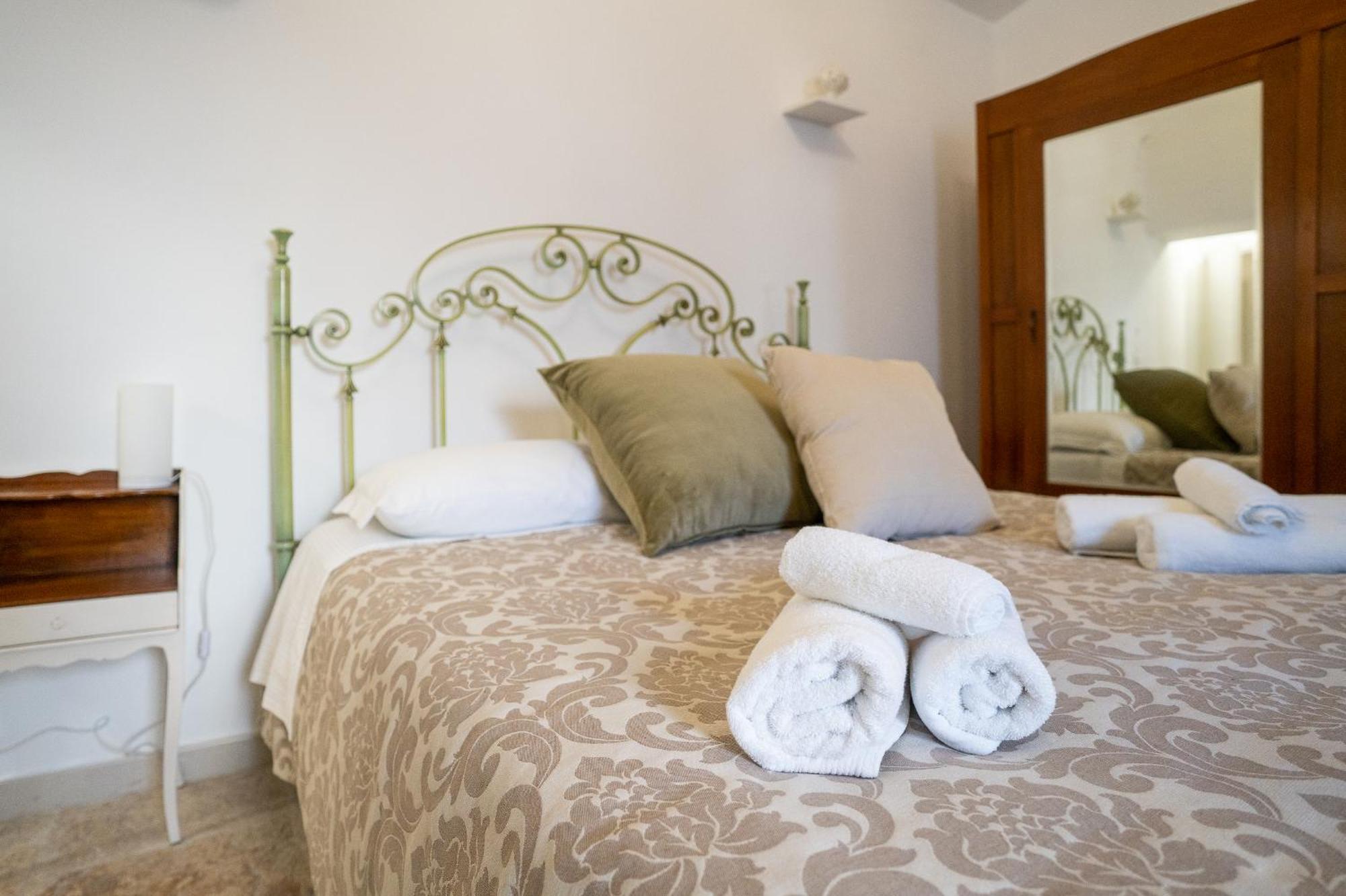 Corte Pietrantica - Charming Rooms & Suites جيوفيناتسو الغرفة الصورة