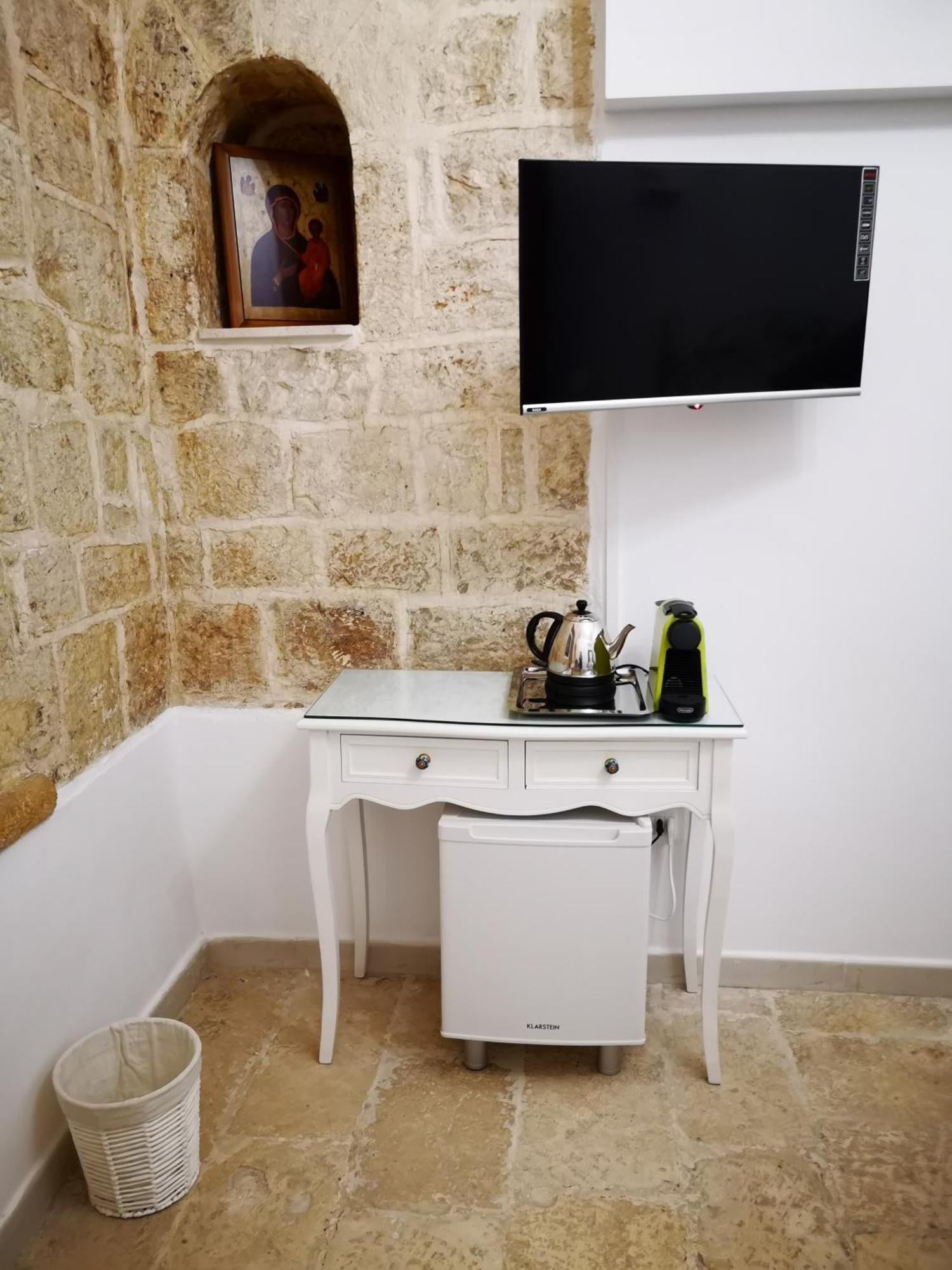 Corte Pietrantica - Charming Rooms & Suites جيوفيناتسو الغرفة الصورة
